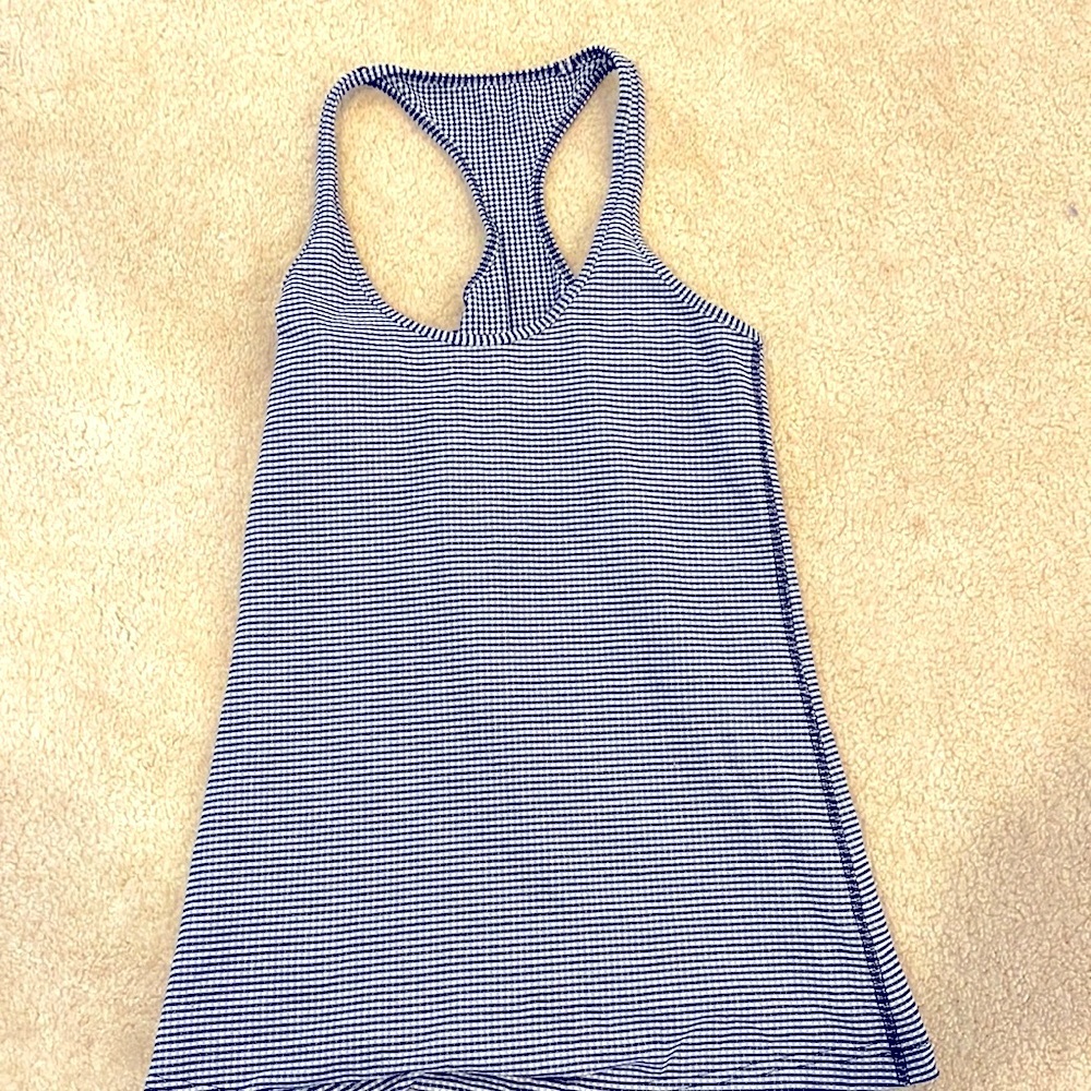 Lululemon work out tank size 8